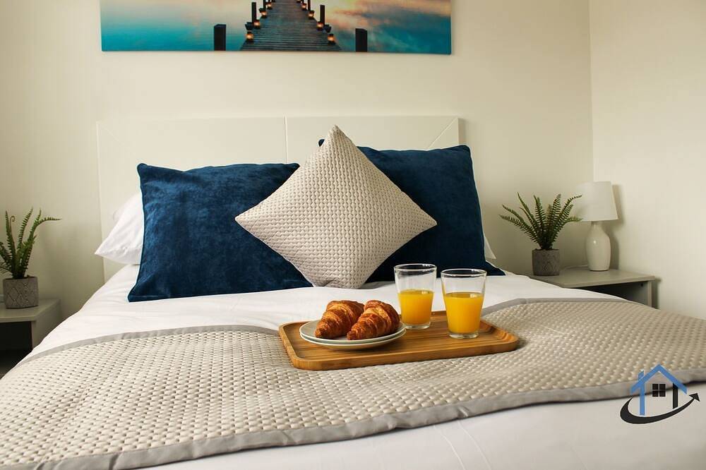 King or twin beds free parking x3 wifi corporates\n in Kettering, Northamptonshire