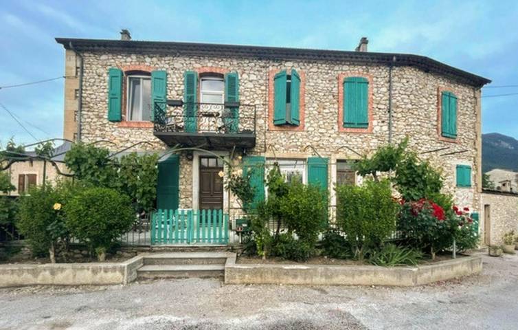 Location de vacances pour 6 personnes, avec Terrasse à Poyols