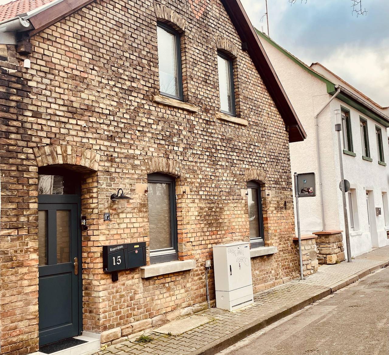 Ganze Ferienwohnung, Luxuriöse zeitgemäße Dachgeschosswohnung in Alzey, Kurpfalz