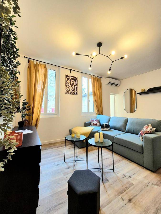 Gîte pour 4 personnes, avec terrasse dans Arenes De Nimes - 3