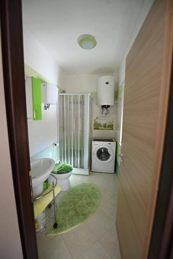 Parc de vacances pour 6 personnes, avec jardin ainsi que vue et piscine, animaux acceptés à Pizzo - 2