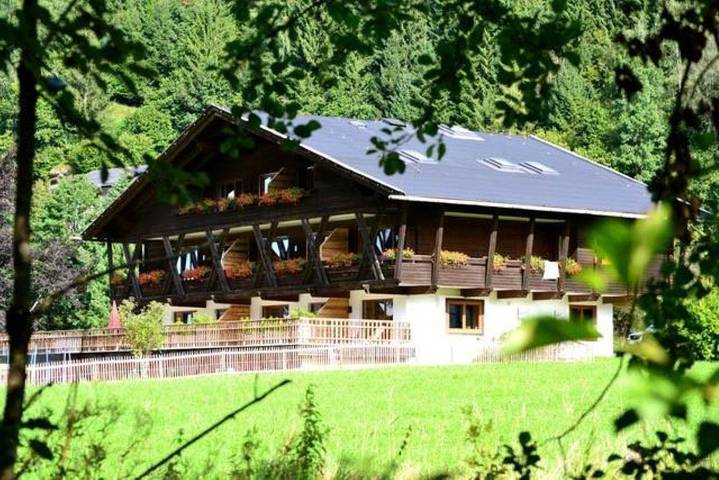 Hütte für 4 Personen, mit Balkon und Terrasse sowie Garten und Ausblick in Bad Kleinkirchheim