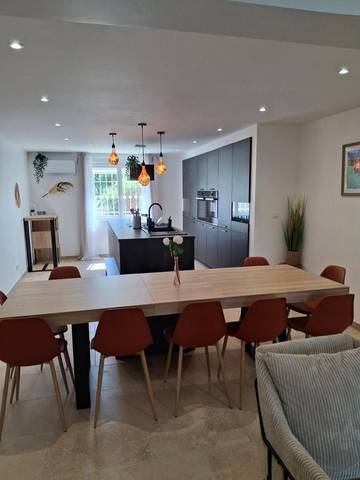 Location de vacances pour 14 personnes, avec vue et jardin à Caissargues