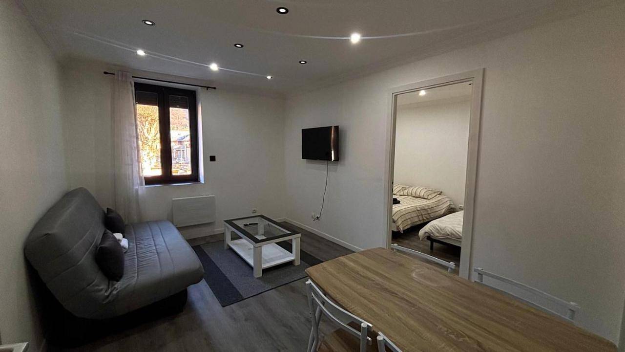 Appartement entier, One-Bedroom Apartment in Aiguebelle (Savoie), Région de Saint-Jean-de-Maurienne