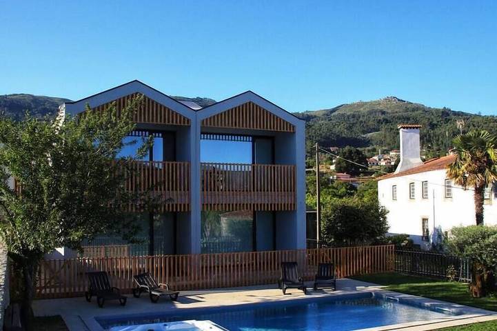 Location de vacances pour 6 personnes, avec Balcon ainsi que Jacuzzi et Piscine dans Refóios do Lima