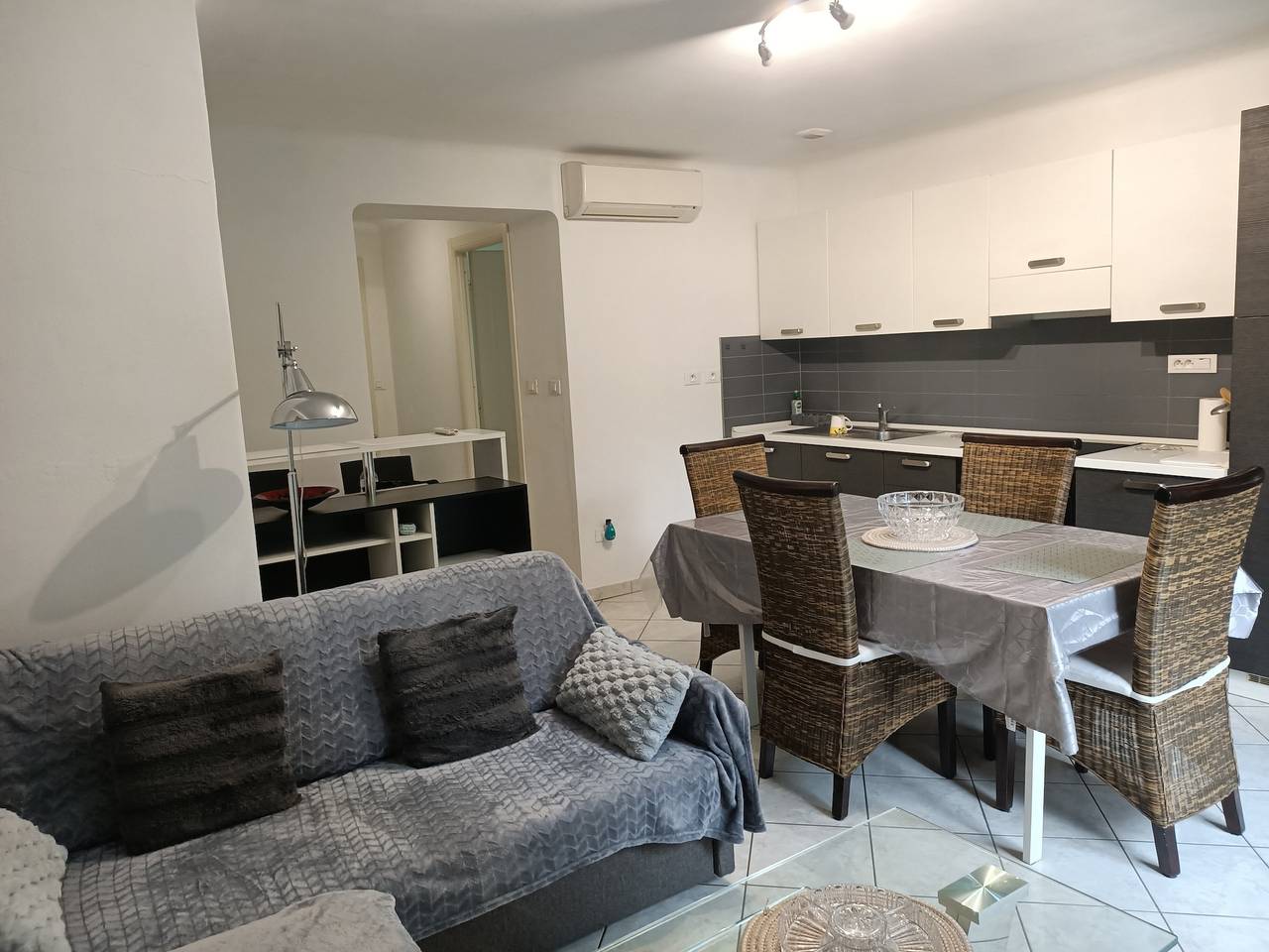 Appartement entier, Appartement « 2 P Terrasse » avec terrasse privée, Wi-Fi et climatisation in Saint-Paul-de-Vence, Côte méditerranéenne (France)