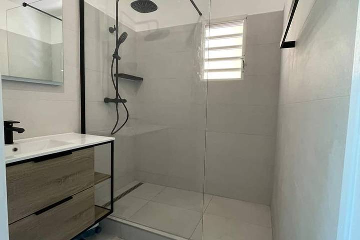 Appartement entier, Appartement T2 bord de mer Guadeloupe Le Gosier in Le Gosier, Guadeloupe