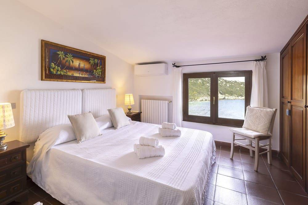 Villa sulla spiaggia (pieds dans l'eau) in Santa Teresa di Gallura, Santa Teresa Gallura