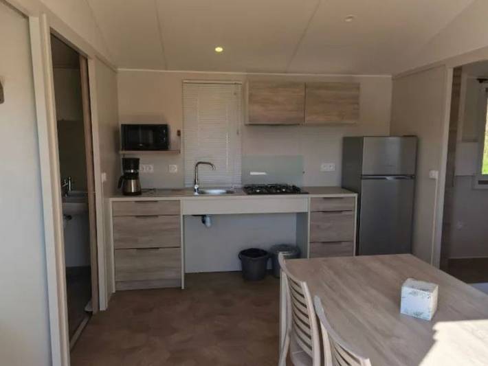 Mobil home pour 6 personnes, avec terrasse et piscine à Lattes - 3