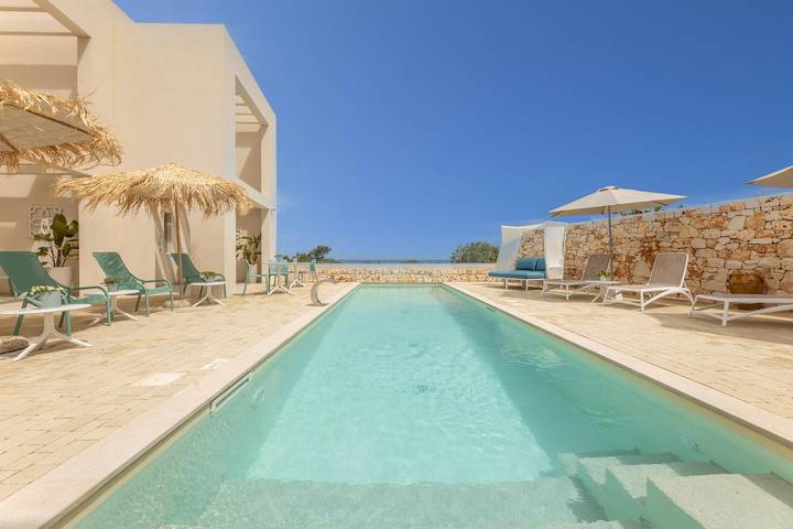 Location de vacances pour 18 personnes, avec Balcon et Terrasse ainsi que Jacuzzi et Vue à Carovigno