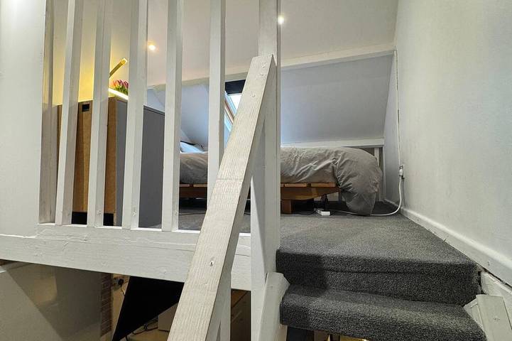 Duplex apartment 3 Minute drive to Luton Airport in Luton, Chiltern Hills