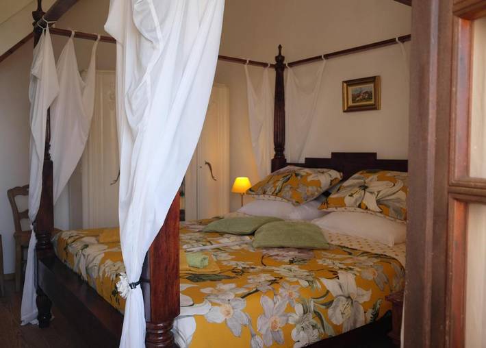 Location de vacances pour 2 personnes, avec piscine ainsi que jardin et vue à Penne-d'Agenais