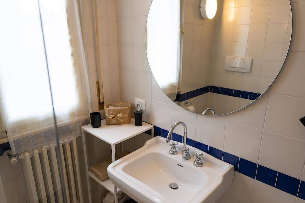 Ganze Wohnung, Tirrenia • 250m from the Beach • House with Terrace and Garden in Tirrenia, Pisa
