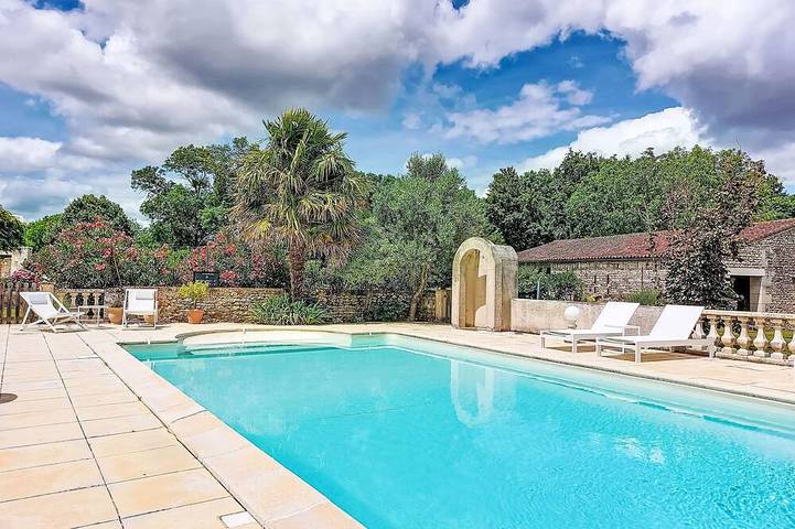 Gîte pour 5 personnes, avec Piscine à Geay