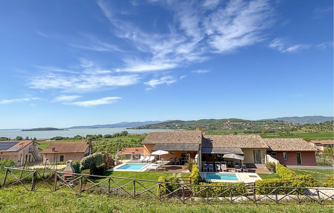 Rifugio vista lago con piscina e giardino, a 900 m dal Lago Trasimeno in Magione, Lago Trasimeno