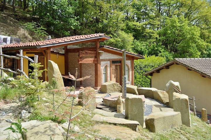Room in typical farmhouse, nestled in the green hills of Gubbio in Gubbio, Umbrien