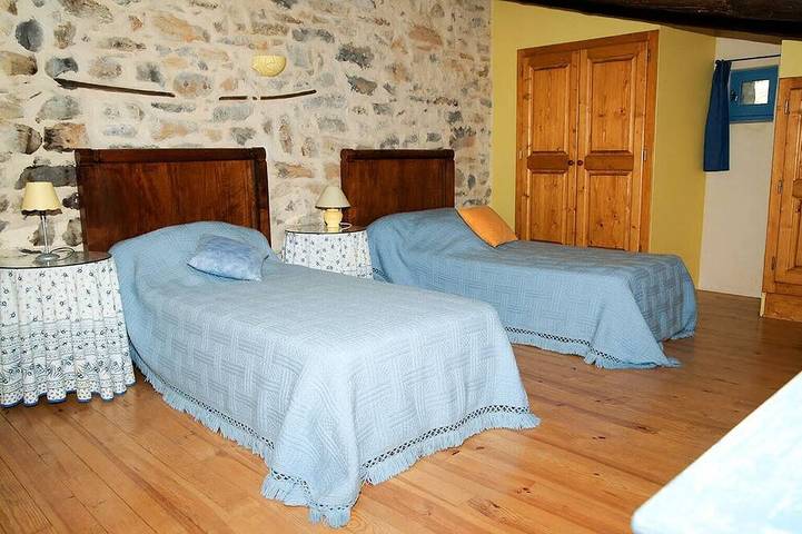 Gîte pour 6 personnes, avec jardin ainsi que piscine et jacuzzi à Fressac - 4