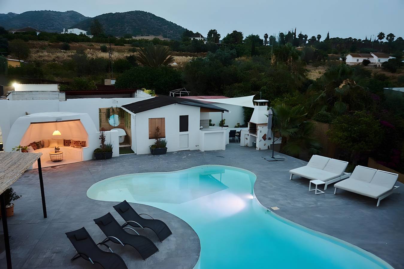 Villa 'Finca Raziel' con piscina, vistas a la montaña y Wi-Fi in Cártama, Cordillera Penibética
