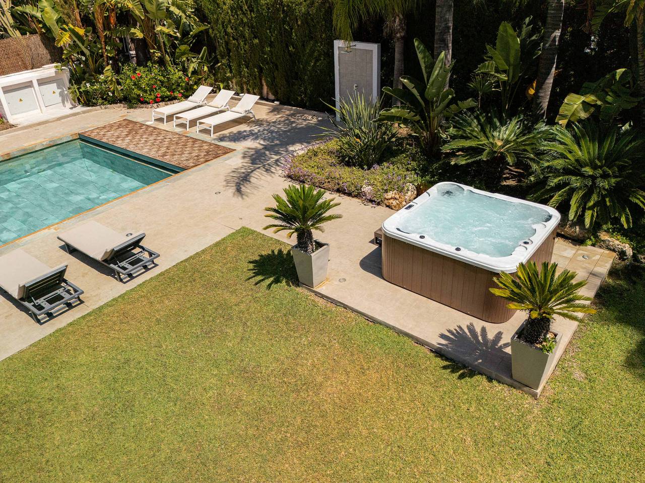 Villa for 12 personer med have in Nueva Andalucia Golf Valley, Marbella