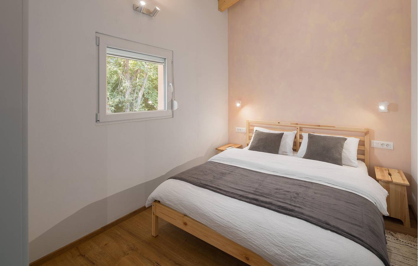 Vakantiehuis voor 4 personen met terras in Sveti Lovreč Pazenatički, Centraal Istrië