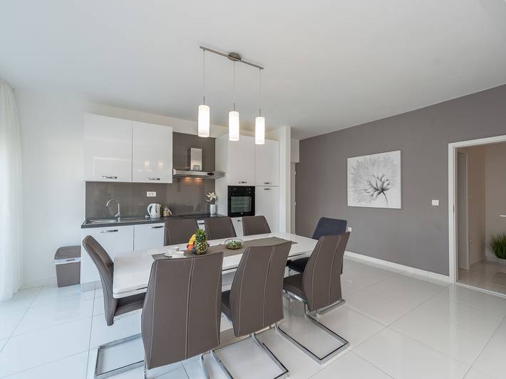 Ferienhaus für 12 Personen, mit Balkon und Pool, kinderfreundlich in Zadar - 3
