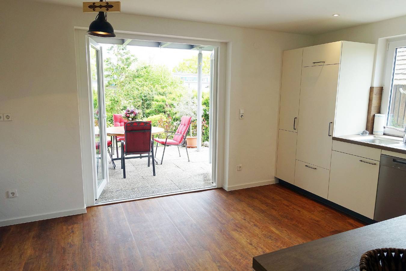 Ganze Wohnung, Ferienwohnung 'Heimatliebe' mit Bergblick, privater Terrasse und Wi-Fi in Immenstaad, Immenstaad am Bodensee