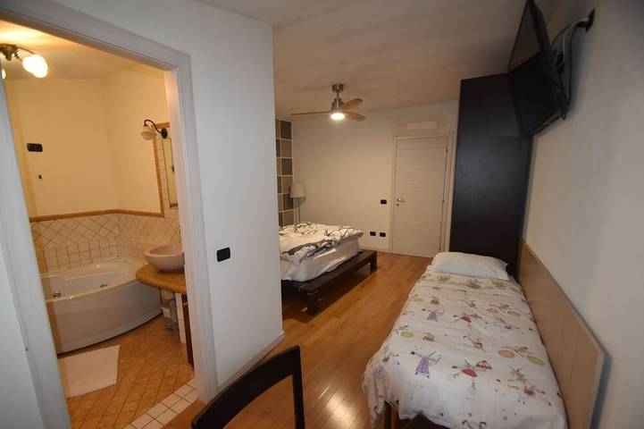 Ferienhaus für 6 Personen, mit Balkon und Whirlpool in Gardasee-Lombardei - 4