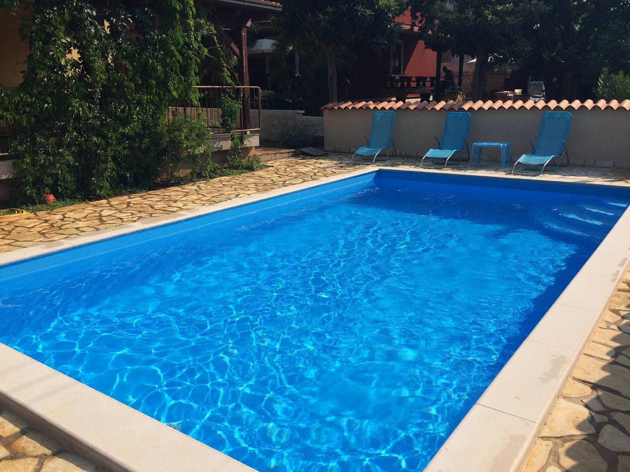 Ganze Ferienwohnung, Appartement mit überdachter Terrasse mit Meerblick in Novigrad, Umag und Umgebung