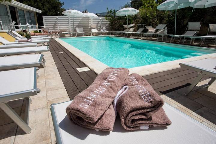 Hôtel pour 2 personnes, avec Balcon et Terrasse ainsi que Jardin et Piscine à Castellammare di Stabia