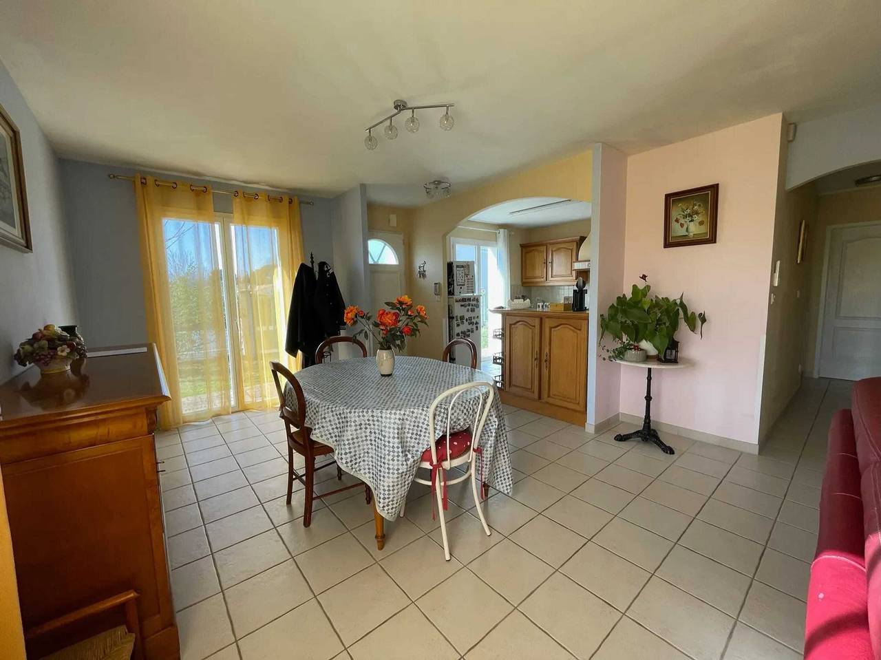 Maison accueillante à Gémozac - 100 m² avec jardin fertile. in Gémozac, Région de Saintes