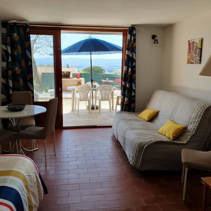 Studio pour 4 personnes, avec piscine ainsi que jardin et terrasse, animaux acceptés