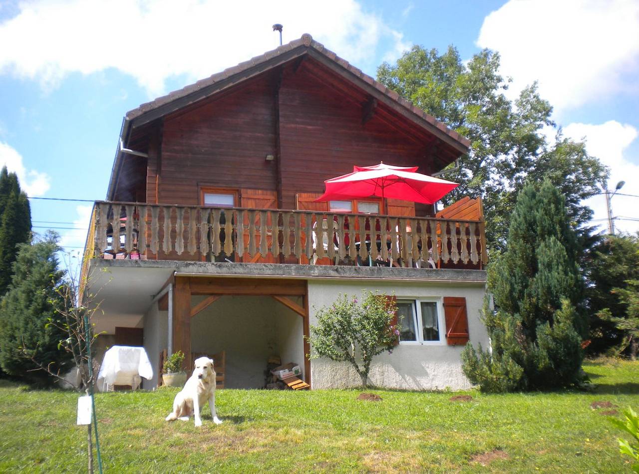 Le Chalet des deux lacs (lac à 800 m) in Étival (Jura), Parc naturel régional du Haut-Jura