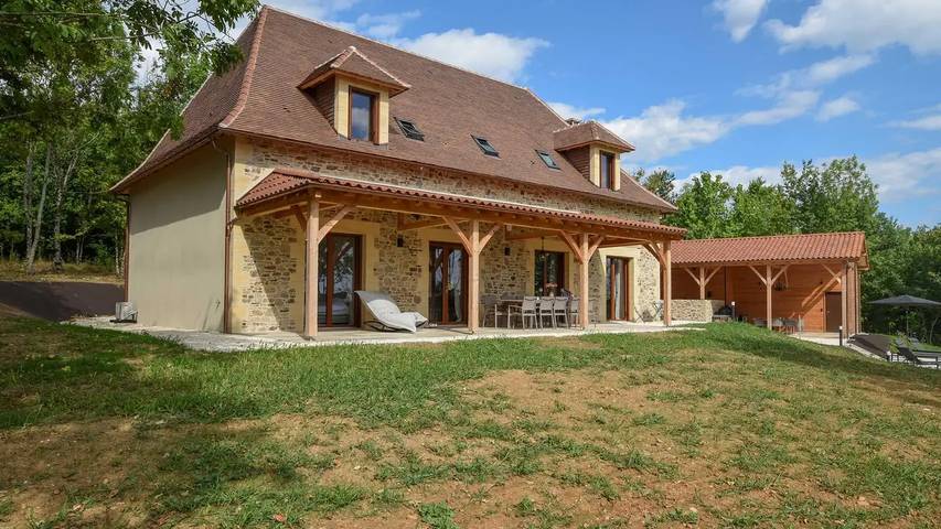 Location de vacances pour 11 personnes, avec Terrasse ainsi que Jardin et Piscine à Saint-Médard-d'Excideuil