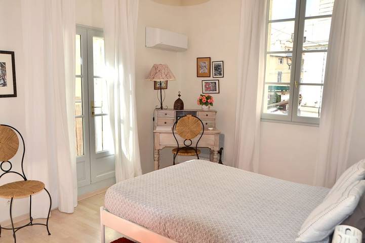 Ganze Wohnung, Die appt befindet sich im Herzen der Innenstadt, 5 Minuten von Avignon in Villeneuve-lès-Avignon, Nimes und Umgebung