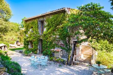 Cottage pour 4 personnes, avec balcon ainsi que piscine et bassin pour enfant à Le Broc