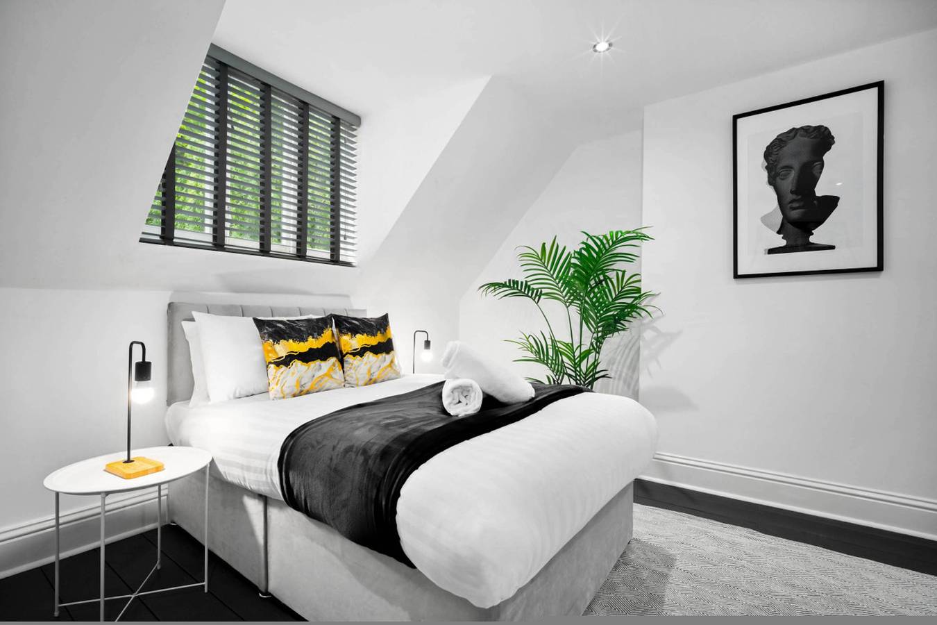 Entire apartment, Stylish Apartment - Parking - Terrace - Wolverhampton in Wolverhampton, Birmingham Area