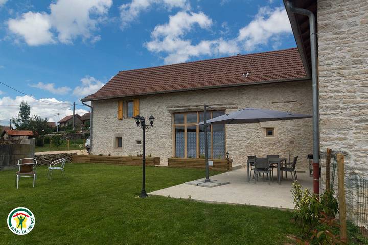Gîte pour 6 personnes, avec Terrasse et Jardin