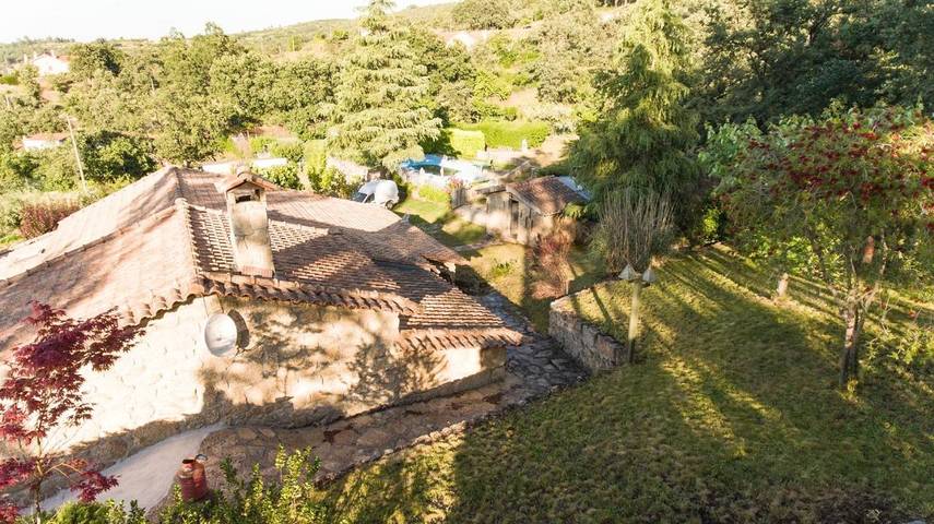 Location de vacances pour 6 personnes, avec piscine ainsi que jardin et jacuzzi à Covilhã - 2