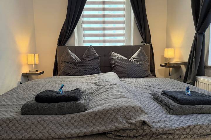 Ganze Wohnung, Top2 Gemütliche Ferienwohnung mit Kamin und Fitnessstudio. Ruhiger Innenhof in Plauen, Chemnitz und Umgebung