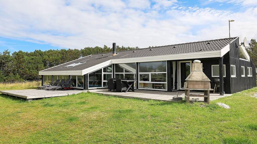 Ferienhaus für 9 Personen, mit Terrasse und Sauna sowie Pool und Whirlpool in Løkken