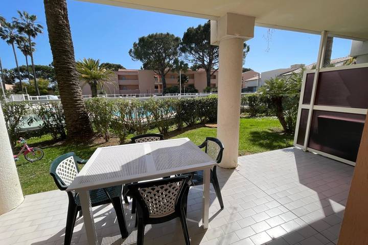 Gîte pour 4 personnes, avec jardin ainsi que balcon et piscine à Vallauris