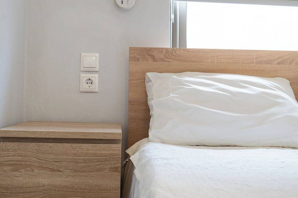 Ganze Wohnung, Spacious Modern Room on Agia Marina Beach in Kato Stalos, Agia Marina