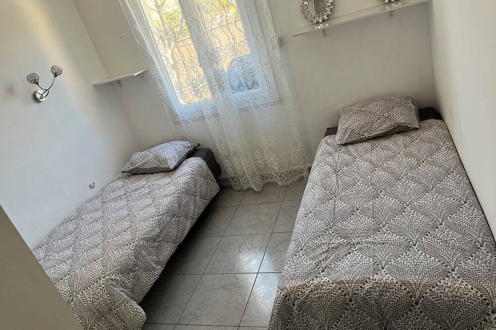 Villa with pool and air conditioning in Carpentras, Vaucluse