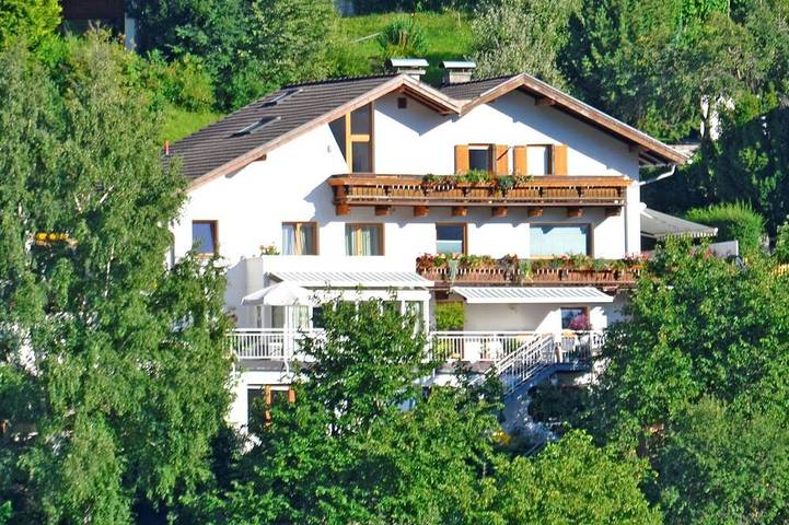Ferienwohnung für 4 Personen, mit Whirlpool und Terrasse sowie Garten in Landeck