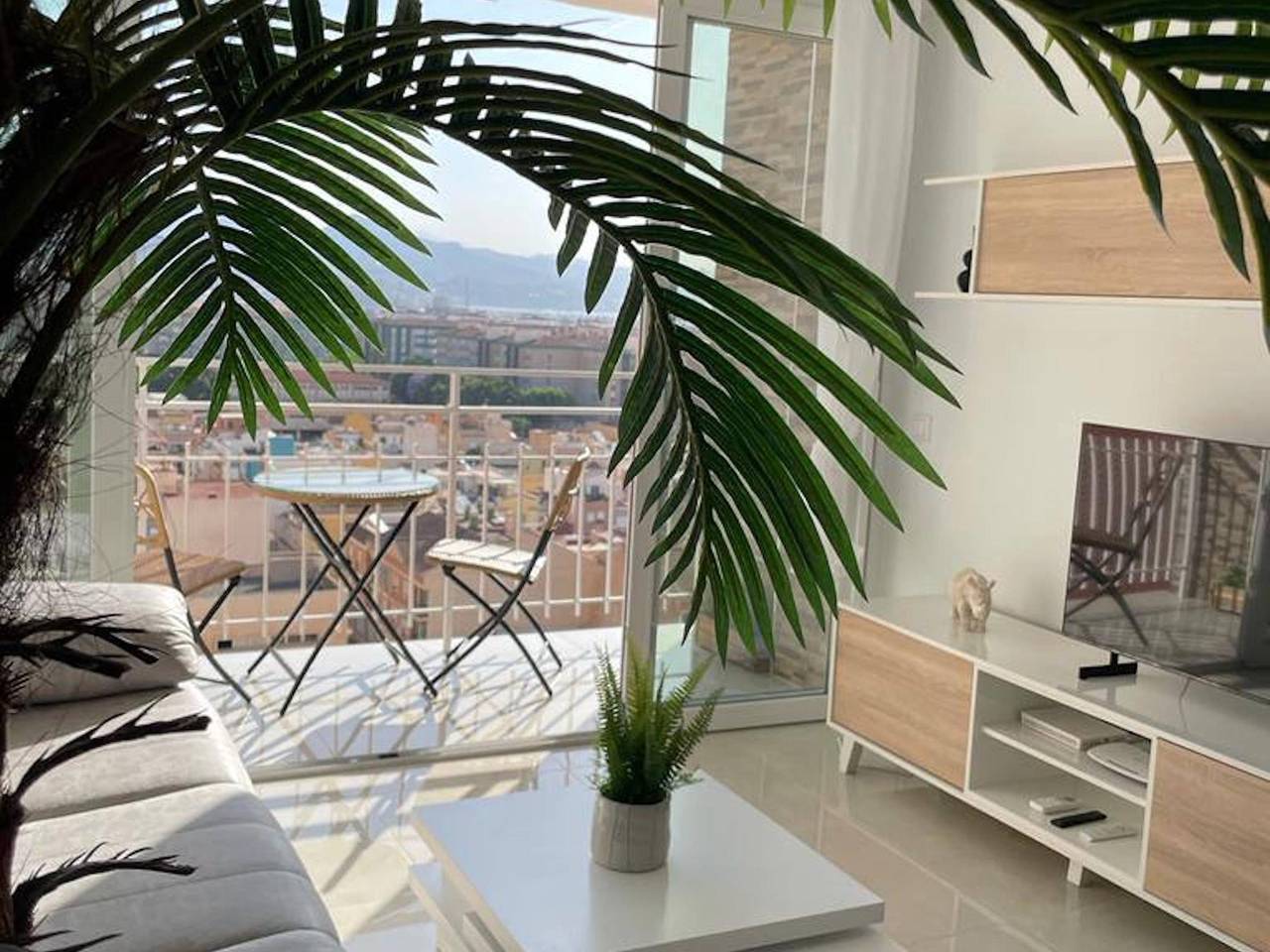 Ganze Ferienwohnung, Ferienwohnung für 6 Personen mit Balkon/Terrasse in Carretera de Cádiz, Malaga