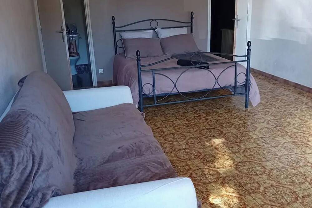 Apartamento entero, Homerez - Estudio encantador en Aubusson con terraza 35 m² in Aubusson, Región de Aubusson