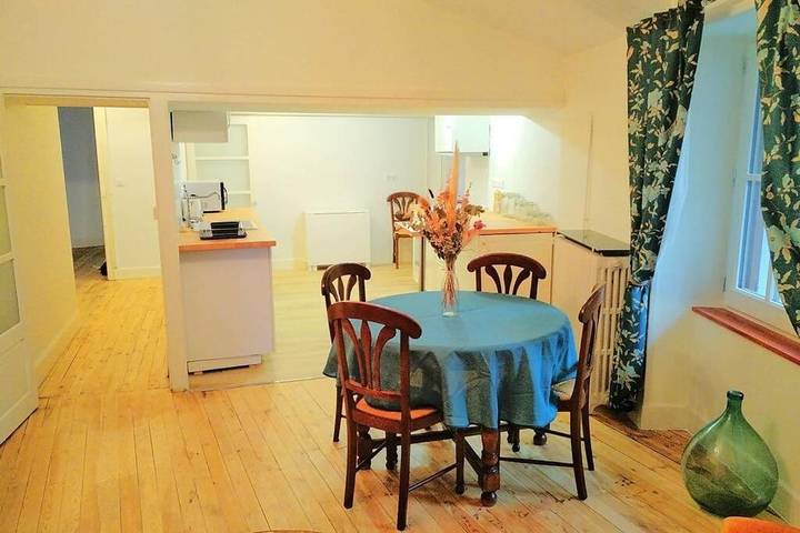 Gîte pour 7 personnes, avec Vue à Allègre