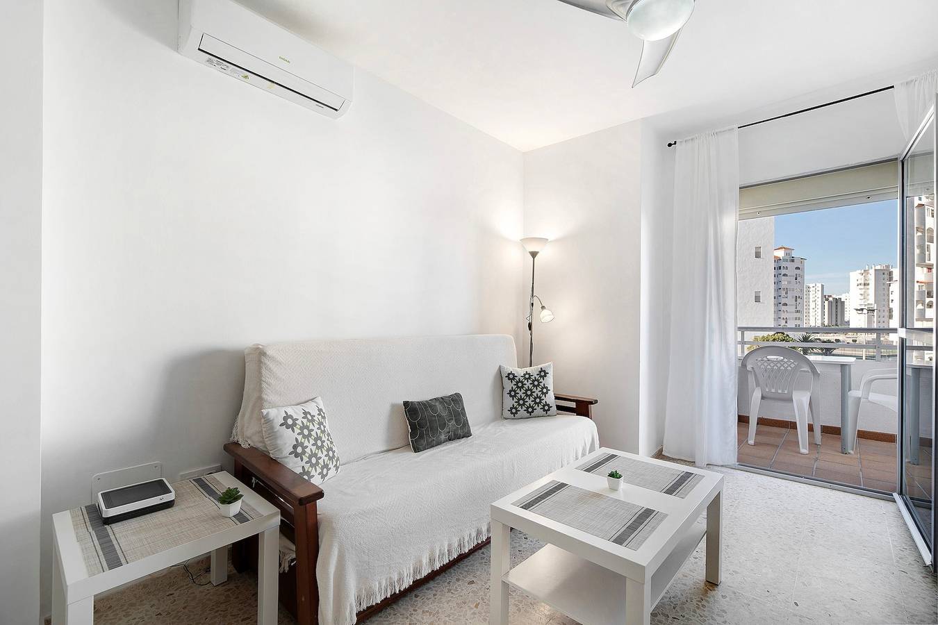 Appartement entier, Appartement '1a Linea Valdelagrana' avec vue sur la mer, piscine partagée et Wi-Fi in Valdelagrana, El Puerto de Santa María