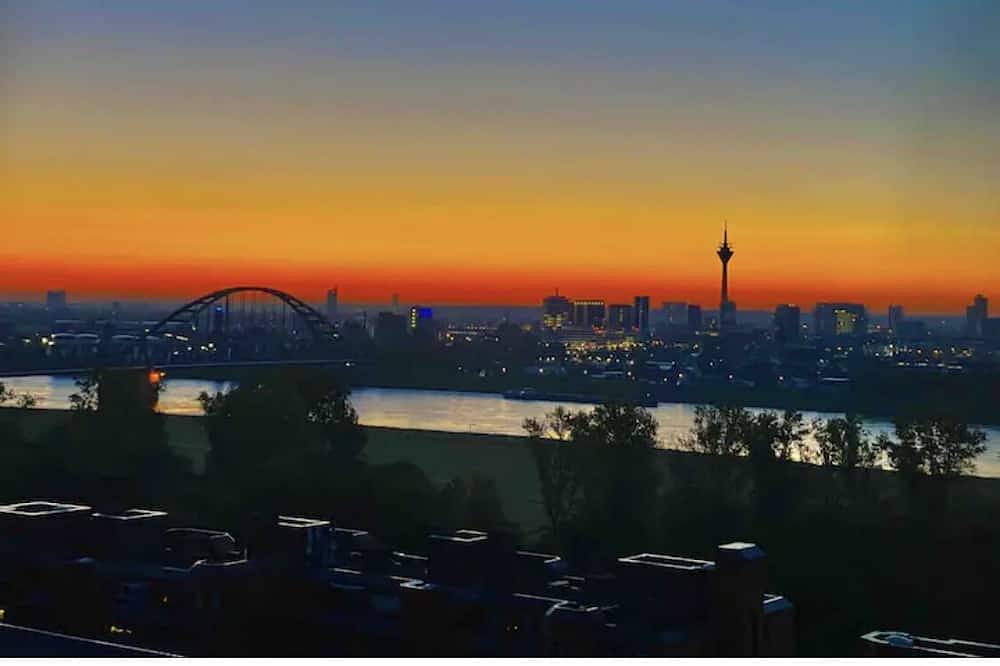 Ganze Wohnung, Appartement mit Rheinblick & Heimkino in Neuss, Rhein-Kreis Neuss