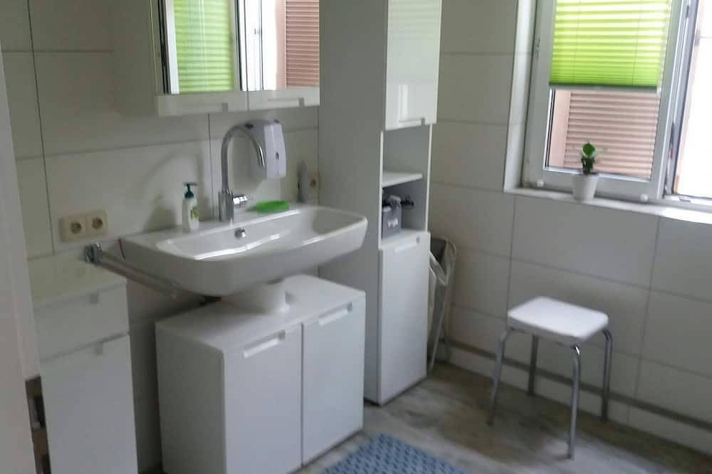 Ganze Wohnung, Modern möblierte 2-Zimmer Wohnung  in 70376 Stuttgart-Münster in Stuttgart, Stuttgart Region